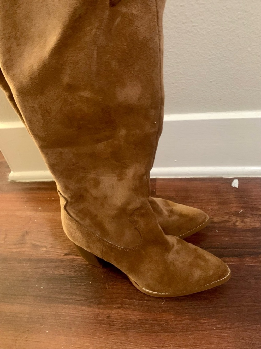 Women's Suede Knee-High Heeled Boots in Brown